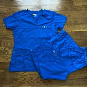 Scrub set, excellent condition!